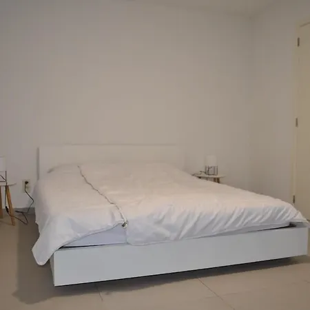 Apartment Cozy For 4 Steps From The