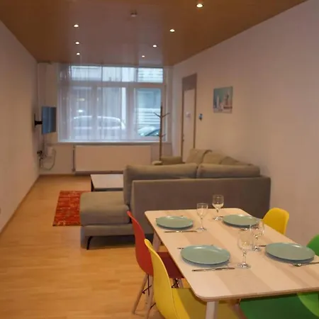 Apartment Cozy For 4 Steps From The