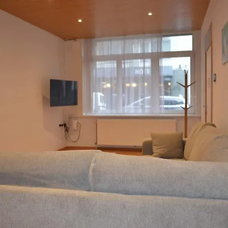 Cozy For 4 Steps From The Apartment *